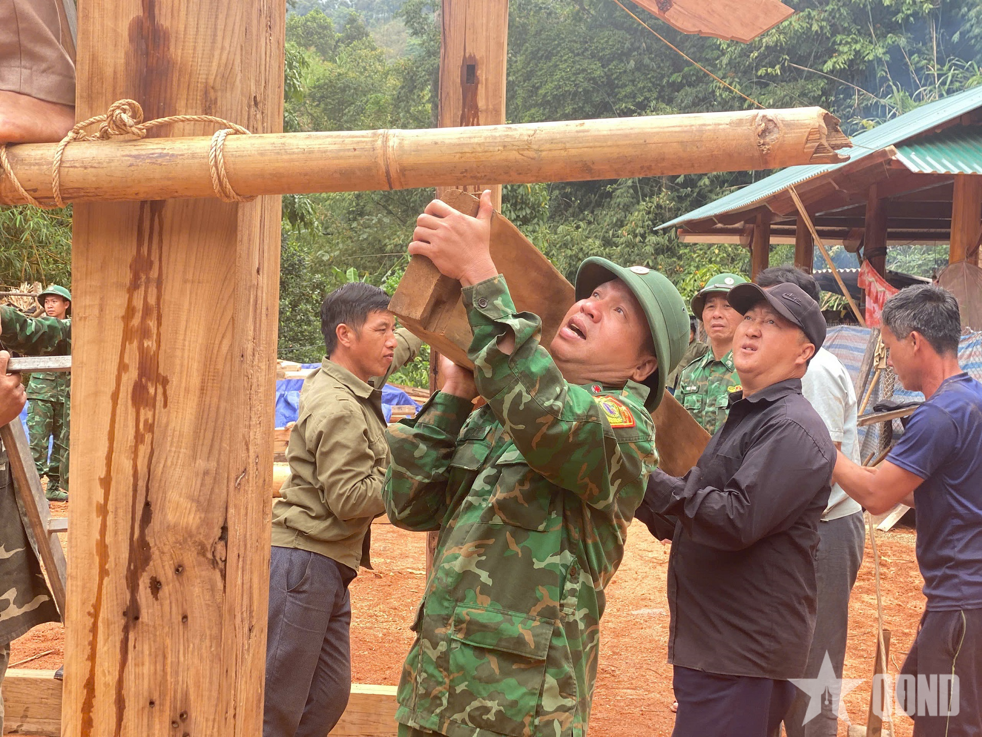 Để người dân kịp có nhà đón Tết